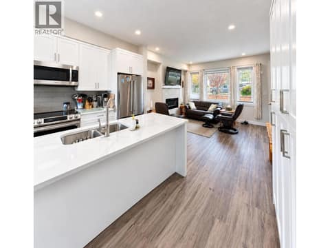 Photo 2 of 810 6th Avenue Unit# 2, Invermere