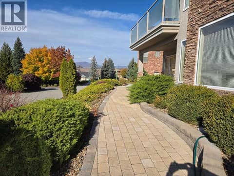 Photo 4 of 997 Skeena Drive N, Dilworth Mountain, Kelowna