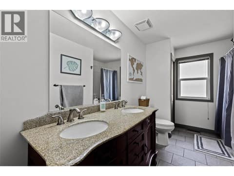 Main bathroom upstairs at 996 Arlington Court, Brocklehurst, Kamloops