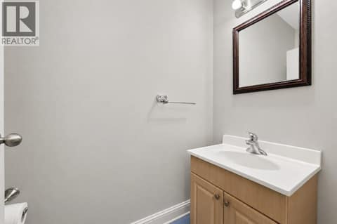 Shop bathroom at 996 Arlington Court, Brocklehurst, Kamloops
