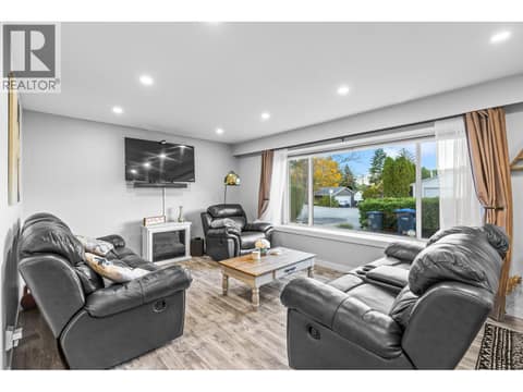 Photo 4 of 8704 JUBILEE Drive, Osoyoos