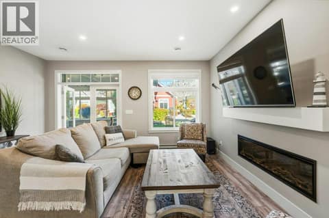 Living room with access to sunroom at 2450 Radio Tower Road Unit# 70, Oliver Rural