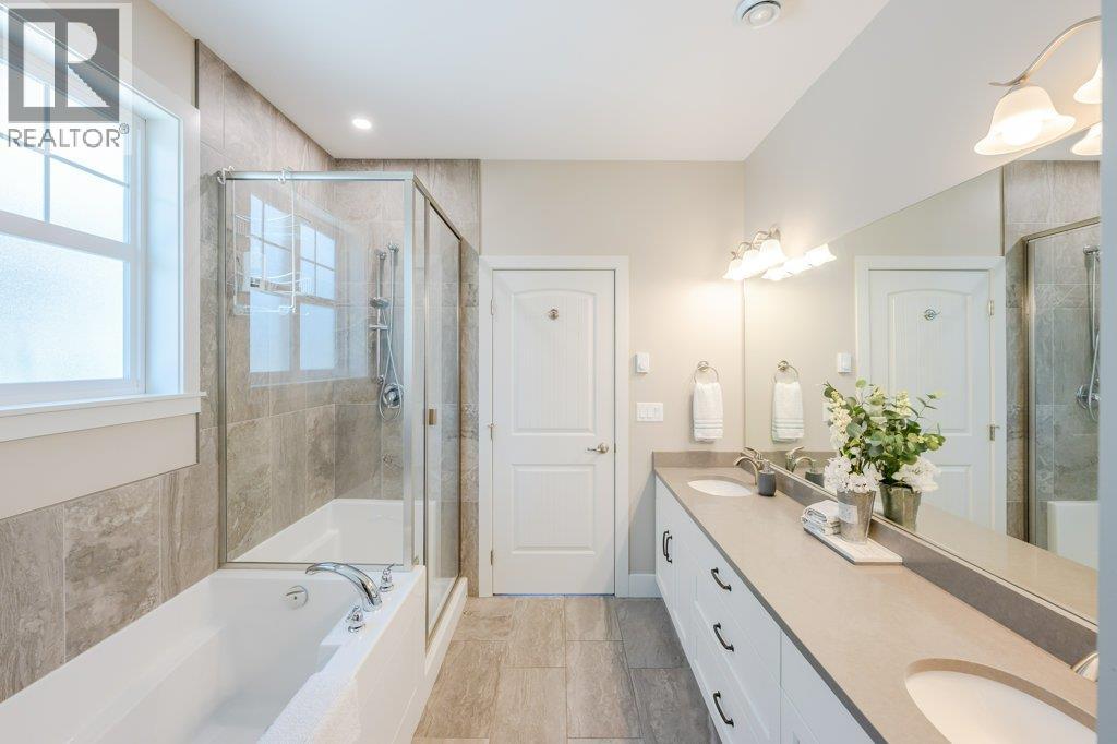 Primary bedroom 5-piece ensuite at 2450 Radio Tower Road Unit# 70, Oliver Rural
