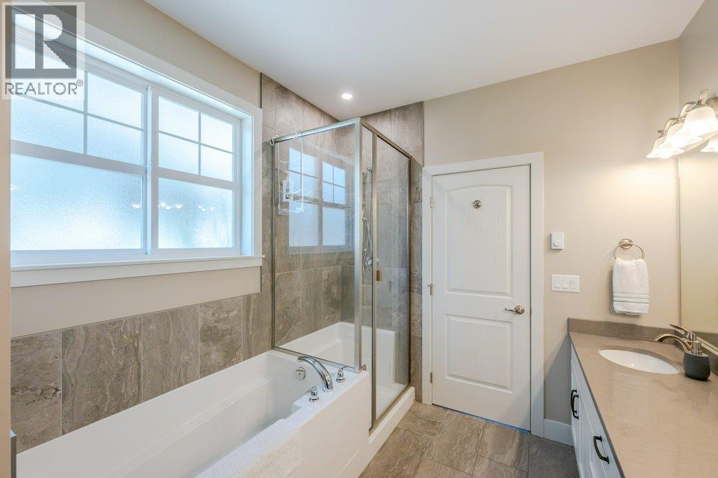Primary bedroom 5-piece ensuite at 2450 Radio Tower Road Unit# 70, Oliver Rural