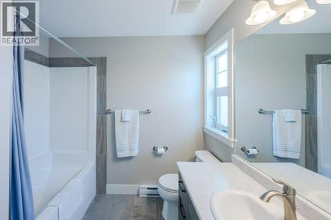 Upper level 4-piece main bath at 2450 Radio Tower Road Unit# 70, Oliver Rural