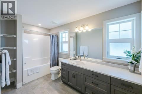 Upper level ensuite at 2450 Radio Tower Road Unit# 70, Oliver Rural