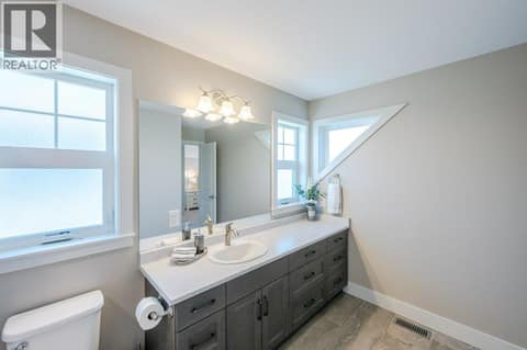 Upper level ensuite at 2450 Radio Tower Road Unit# 70, Oliver Rural