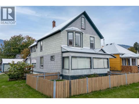 Photo 2 of 321 Third Street E, Revelstoke