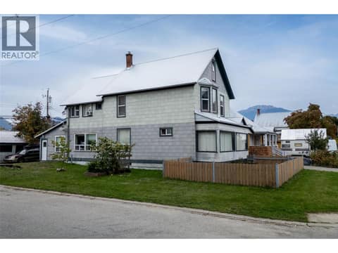 Photo 3 of 321 Third Street E, Revelstoke