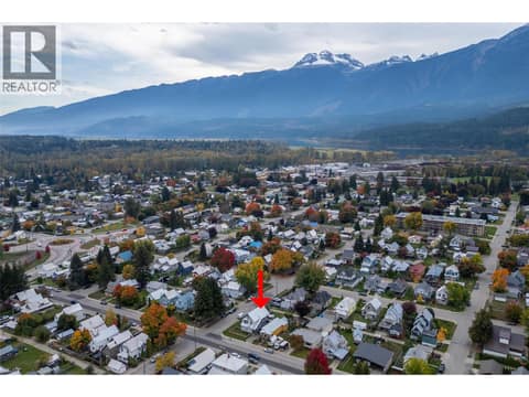 Photo 4 of 321 Third Street E, Revelstoke
