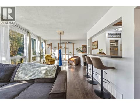 Photo 10 of 2140 Rosedale Avenue, Armstrong/ Spall.