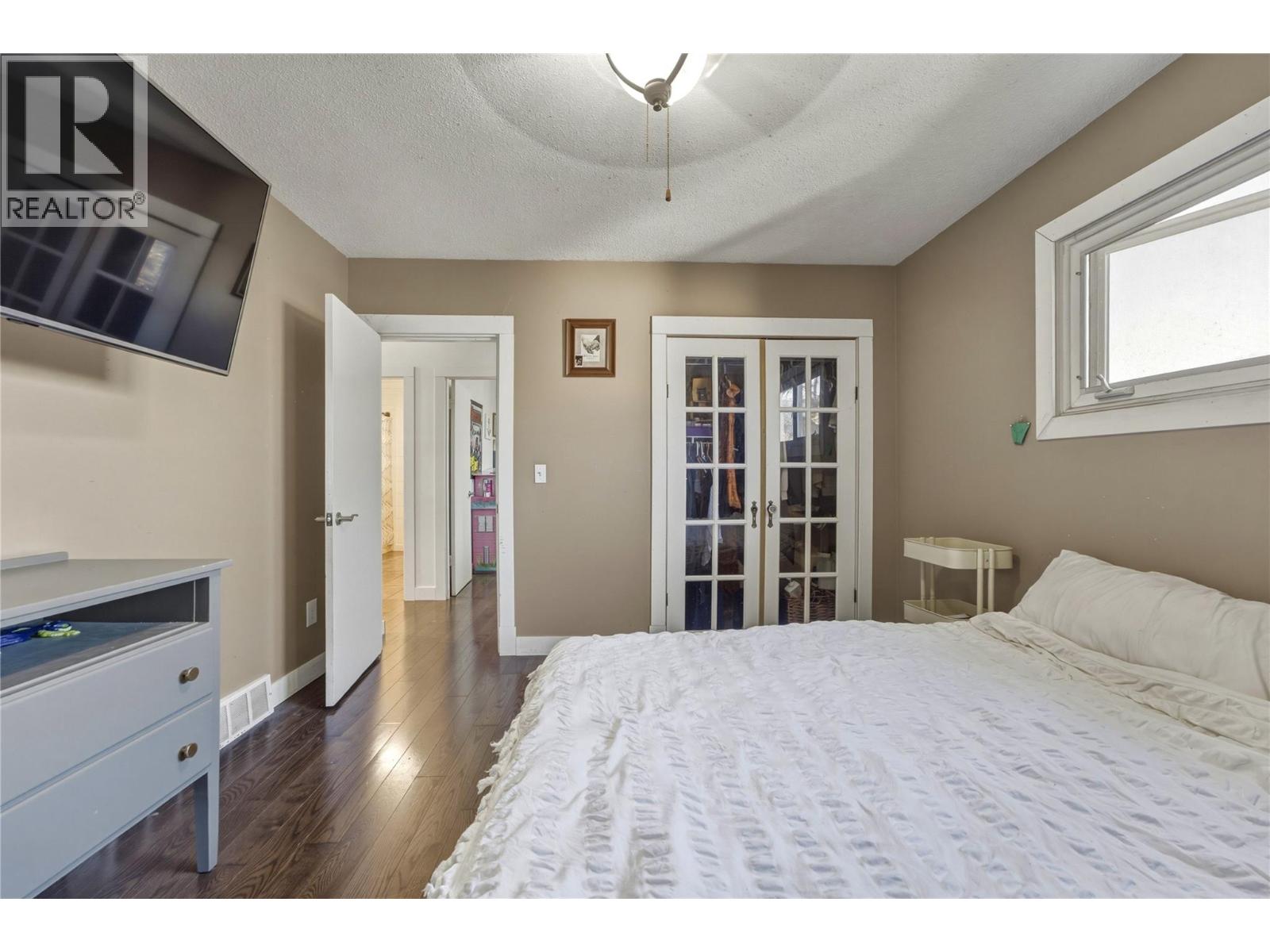 Photo 21 of 2140 Rosedale Avenue, Armstrong/ Spall.