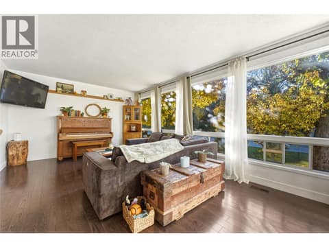 Photo 6 of 2140 Rosedale Avenue, Armstrong/ Spall.