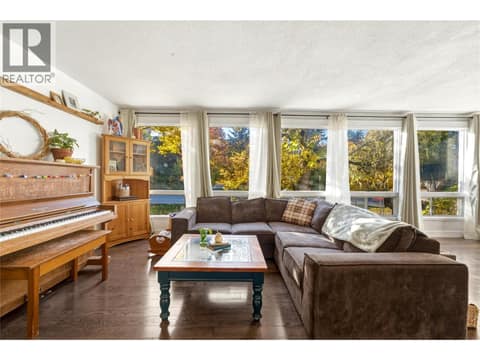 Photo 9 of 2140 Rosedale Avenue, Armstrong/ Spall.