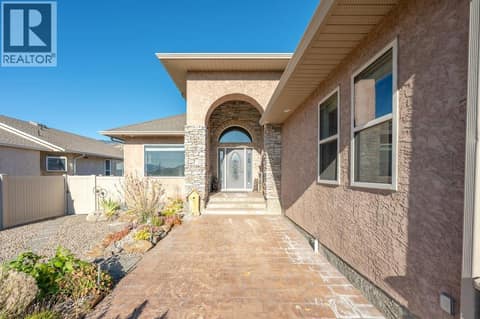 Front entry at 1124 Fairview Road, Oliver