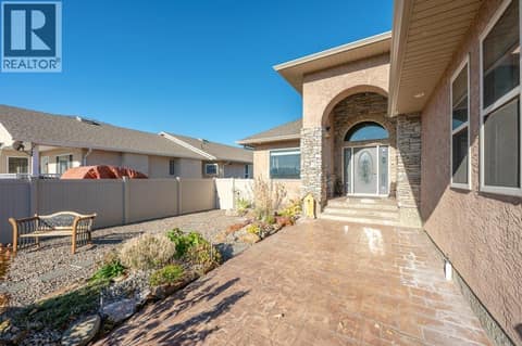 Front yard & entrance at 1124 Fairview Road, Oliver