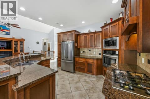 Kitchen - granite counters, built-in oven, gas cooktop at 1124 Fairview Road, Oliver