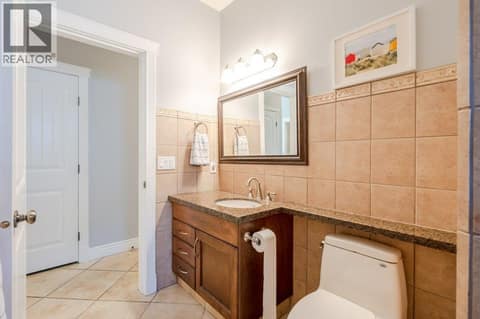 Main level 4-piece bathroom at 1124 Fairview Road, Oliver
