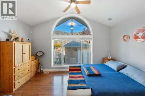 Primary bedroom, vaulted ceiling, walk-in closet, ensuite at 1124 Fairview Road, Oliver