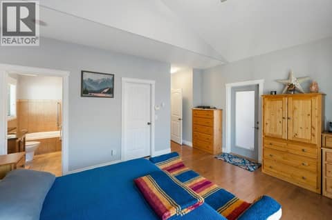 Primary bedroom, vaulted ceiling, walk-in closet, ensuite at 1124 Fairview Road, Oliver